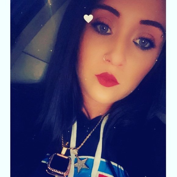 Meet your Posher, Mercedes - Picture 1 of 4